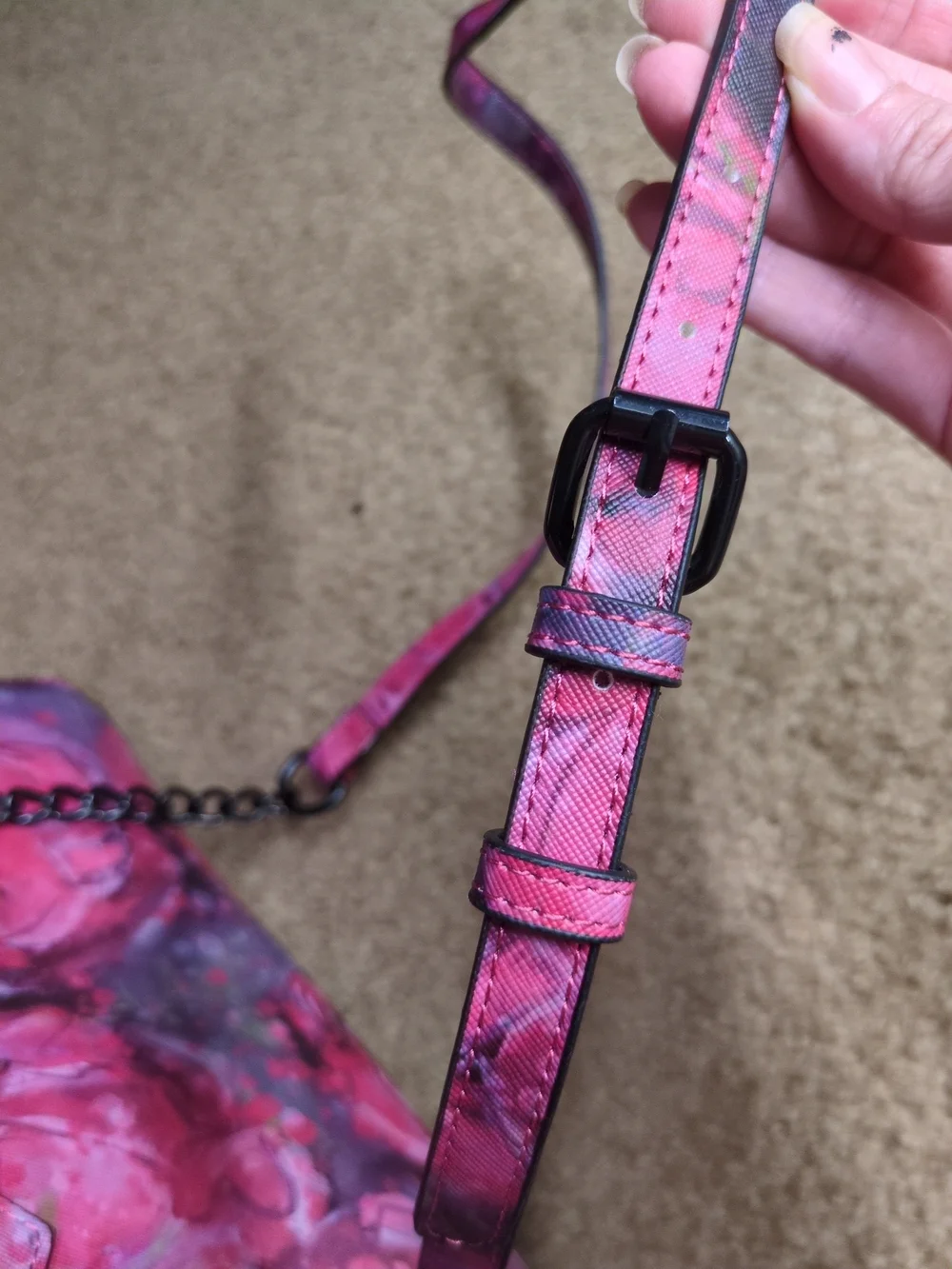 Steve Madden Black & Red Roses floral handbag  W Card Holder & Detachable Strap